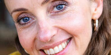 If You're Desperately Hunting For Happiness, Start Doing These Things On A Regular Basis Woman hunts for happiness.