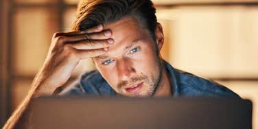Millennial man crunching side hustle numbers. 