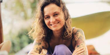 Calm person sitting peacefully, illustrating simple daily habits of naturally patient people