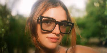 Calm confident person showing simple daily habits of naturally unbothered people who handle life with ease.