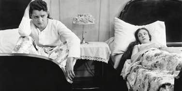 Couples Who Need To Sleep In Separate Beds To Fall Asleep As They Get Older Usually Have These Reasons