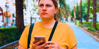 Deeply Insecure People Almost Always Send These Texts During Casual Conversations