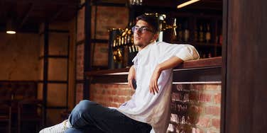 Frugal Things Gen Z Does At The Bar That Bartenders Can’t Stand