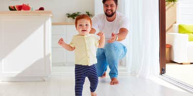 Man Confused By Mom’s Reaction Daughter Taking First Steps While Babysitting