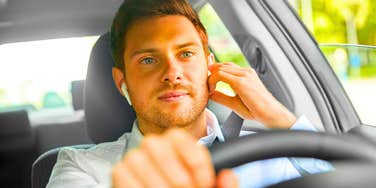 People Who Only Talk On The Phone When They’re In The Car Usually Have These Reasons