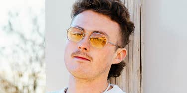 Confident man wearing sunglasses, representing types of guys who stay single due to unhealed childhood wounds