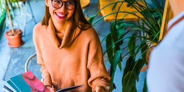 Ways Unhappily Married Women Are Better At Flirting Than Anyone Else