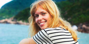 Radiant, confident woman showing the art of being radiant and habits of naturally radiant people.