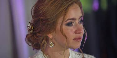 Bride's Father Gives A Touching Surprise On Her Wedding Day 20 Years After His Passing