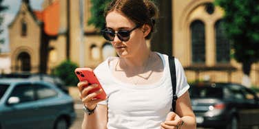 Woman trauma dumping on chatGPT while walking. 