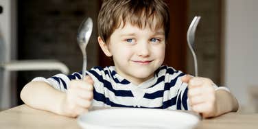 Dad Picks Up Dinner From A Food Bank But Adds A Small Detail So His Kids Won’t Know