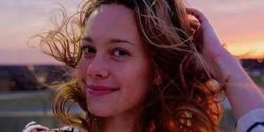 Woman has emotional chemistry.