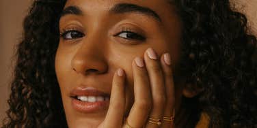 Woman makes mental health differences.