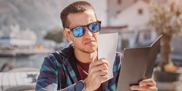 man confused about tip on restaurant bill