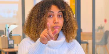 People Who Are Secretly Jealous Casually Drop These Subtle Clues In Conversation