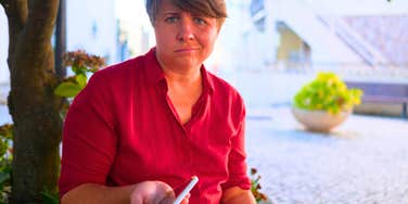 People Who Can't Seem To Keep Their Phones Charged Usually Have These Odd Traits