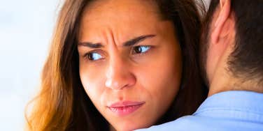 People Who Can’t Stand Close Talkers And Hugs Usually Have These Reasons