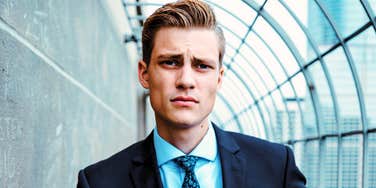 signs someone not intelligent 