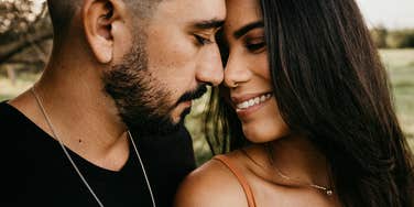 Two people sharing an intimate unspoken moment showing the deep signs that appear when two souls genuinely connect.