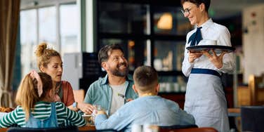 Woman Calls Eating At A Restaurant On Thanksgiving Peak Classism