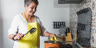 Woman Calls Out Mother-In-Law’s Disrespectful Dinner-Serving Habit