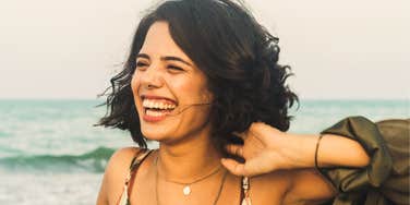 confident magnetic person walking with bold presence, illustrating the simple daily habits that make someone naturally stand out and impossible to ignore