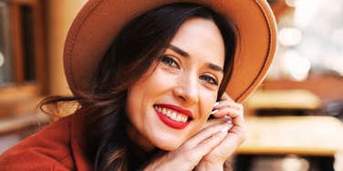 confident self-assured woman sitting calmly with relaxed posture, reflecting emotional independence and healthy relationship readiness