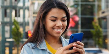 Woman's happiness depends on how she uses social media.