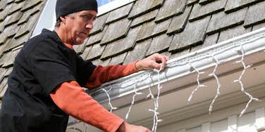 Neighbor Receives Letter Insisting They Put Up More Christmas Lights