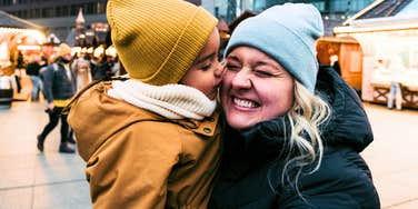 parent sharing a calm meaningful holiday moment with a child away from gifts, illustrating the simple everyday behaviors that raise grateful kids who don’t expect everything