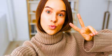 People Who Need To Be Liked By Strangers Usually Do These Cringe Things Online