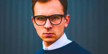 Phrases Only Low Status Men Use When They’re Trying To Impress People