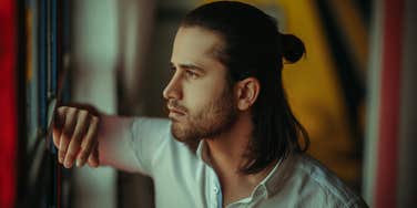 3 Reasons You Feel Lonely But Also Hate Being Around People