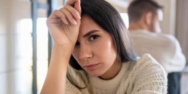 unhappy wife turned away from husband not verbalizing feelings