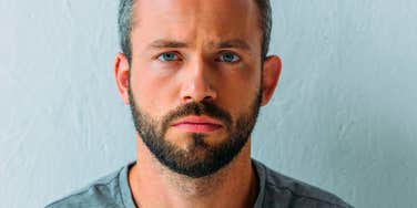 Men Who Secretly Don’t Like Themselves Always Use These Phrases When Talking To You