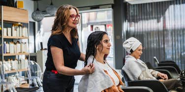 hairstylist encourages silent appointments