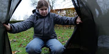 mom makes teen daughter sleep outside cold taunting homeless