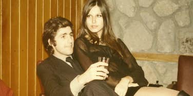 couple in the 1970s sitting and drinking with each other