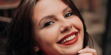 Woman is easy to like.