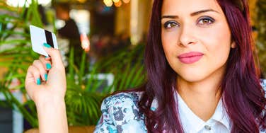 People Who Always Want To Split The Bill At Restaurants Usually Have These Traits