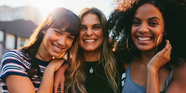 woman who only cares about a few people with her close friends