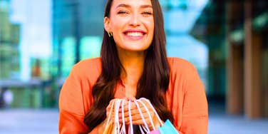 People Who Spends Tons Of Money On Little Things But Never Make Big Purchases Usually Have These Odd Traits