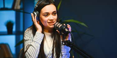 podcaster defends asking men show bank accounts first date