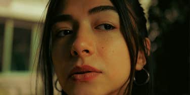 Woman notices the signs to let go of her relationship.