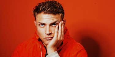 man taking situational test tell someone grew up rich poor