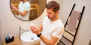 womans boyfriend judgemental reaction bathroom