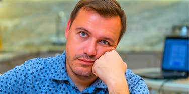 Conversation Mistakes That Instantly Make You Less Likable