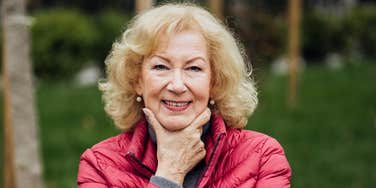 Woman isn't repeating because of memory loss.