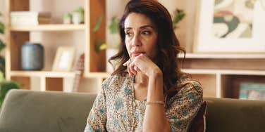 people praise grandmother's reaction daughter's pregnancy