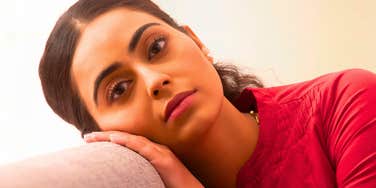 People Who Feel Drained By Group Conversations Usually Have These Personality Traits